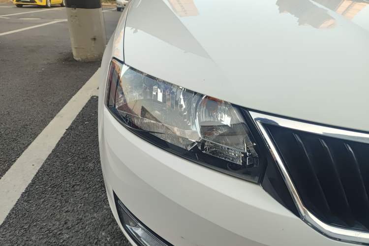 Used Skoda Rapid Spaceback 2014 1.6L Automatic Enjoyment Edition
