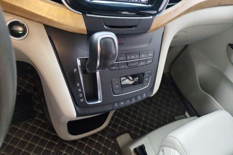 Used Buick GL8 2017 ES 28T Comfort Model China V Standard
