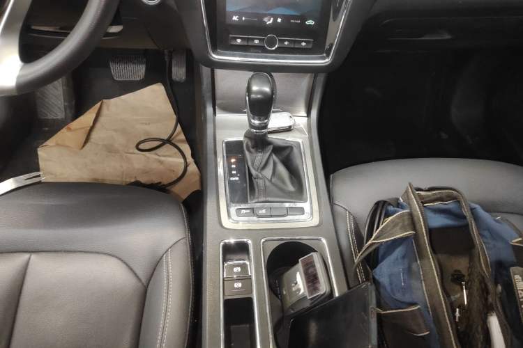 Used Roewe i6 2020 PLUS 1.6L CVT 4G Connected Glory Flagship Edition
