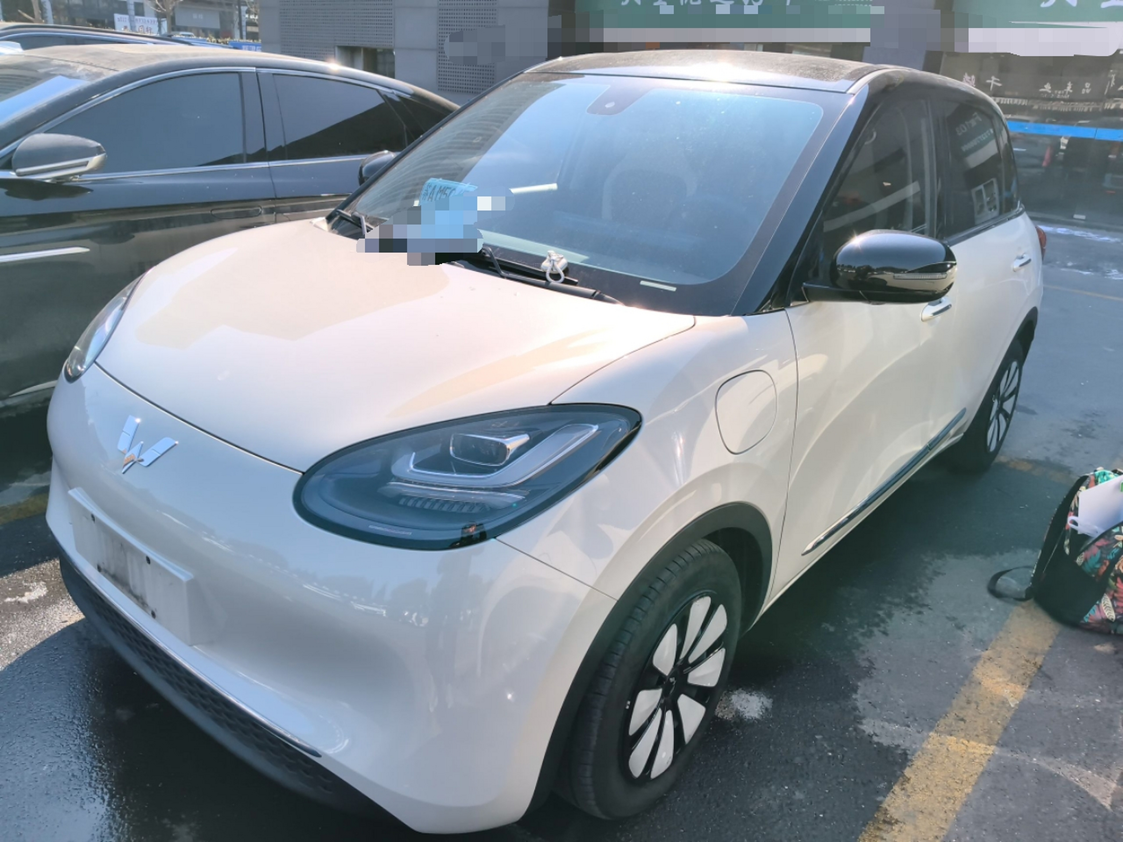 Под передней частью автомобиля