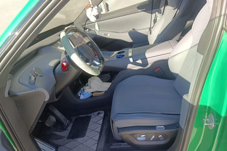 Used  YU7 2025 Ultra-Long Range High-Performance All-Wheel-Drive Max Edition
