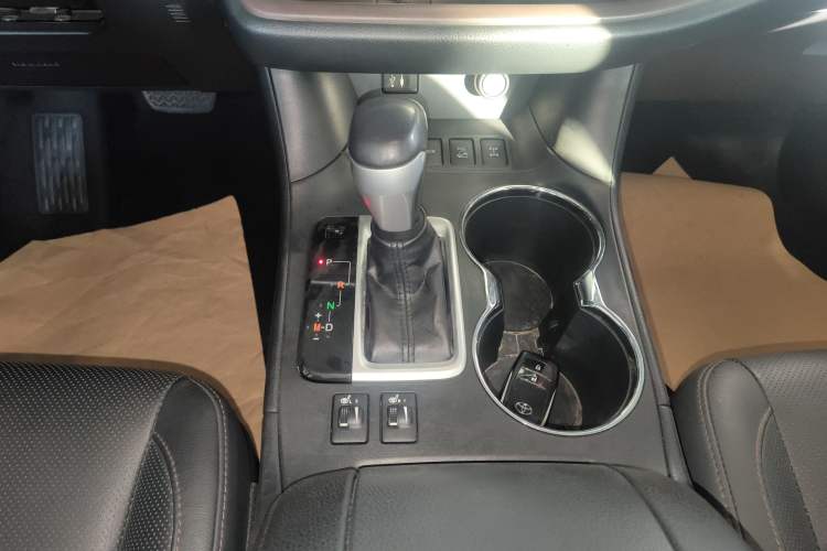 Used Toyota Highlander 2017 2.0T Four-Wheel Drive Luxury Edition 7 Seats