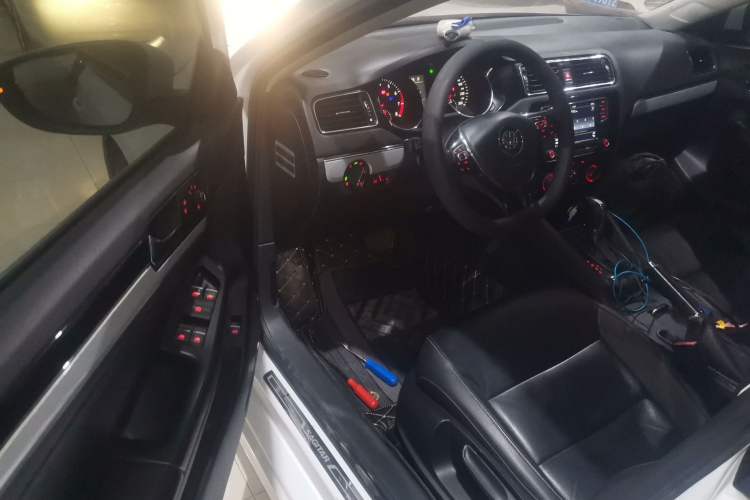 Used Volkswagen Sagitar 2017 230TSI Automatic Comfort Version
