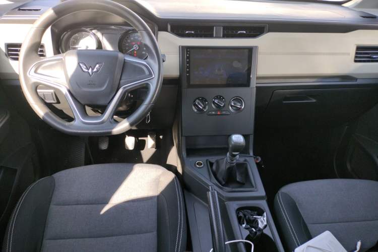 Used Wuling Hongguang PLUS 2019 1.5T Manual Comfort Version 7 Seats
