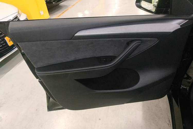 Used Tesla Model Y 2023 Rear-Wheel-Drive Version
