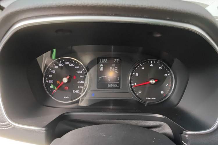 Used Roewe RX5 2018 20T Two-Wheel Drive Manual Internet Smart Edition