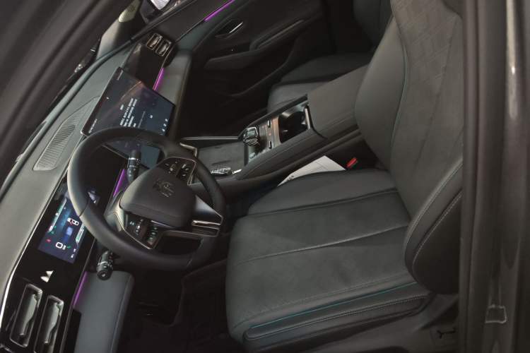 Used BYD Qin L 2024 DM-i 120KM Excellence Model
