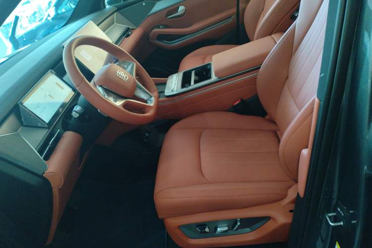 Used BYD Tang L 2025 EV with 670 km Range LiDAR and Premium Features