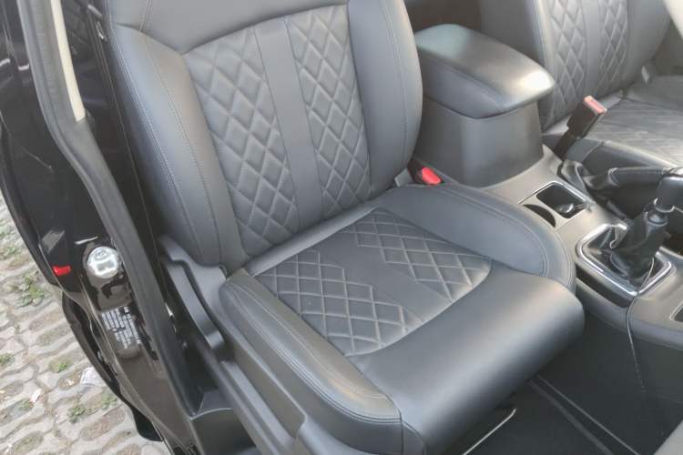 Used FORTHING Lingzhi 2022 Striving Version M5L 2.0L Luxury 7-Seater
