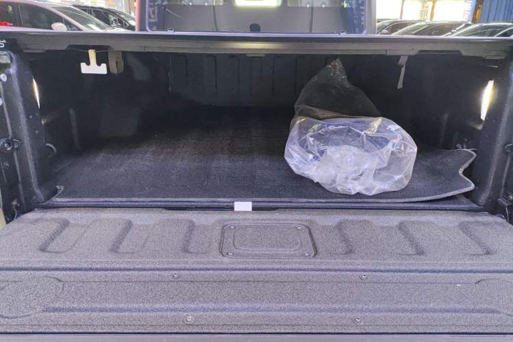 Used  Gladiator 2022 3.6L Pioneer Edition
