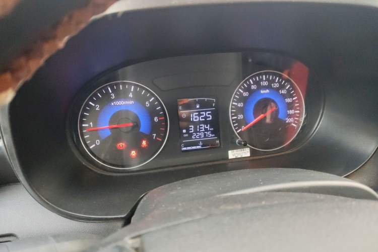 Used Dongfeng Fengon 380 2022 1.5L Standard Edition 7-Seater Passenger Vehicle