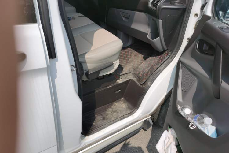 Used Ford Transit 2020 2.0T Gasoline Multi-Purpose Commercial Vehicle Mid-Drive Low-Roof Lift-Up Tailgate China VI Standard