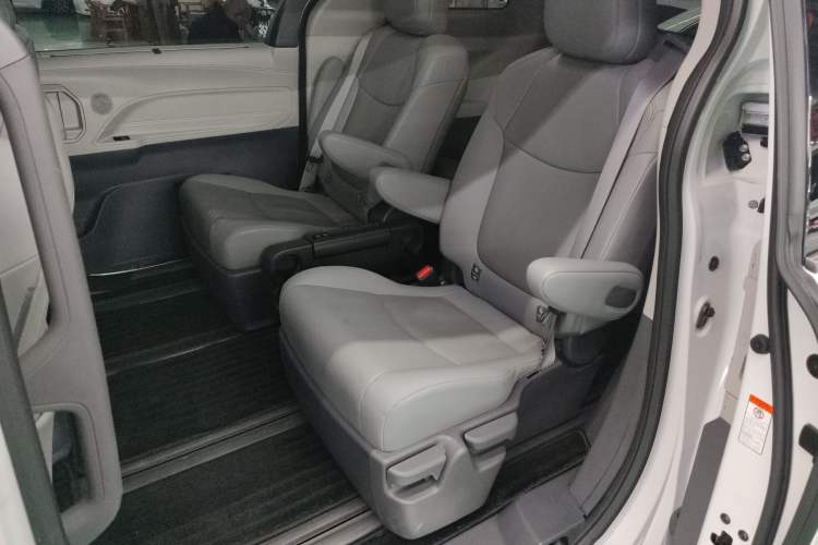 Used Toyota Granvia 2023 2.5L Hybrid Prestige PLUS Edition