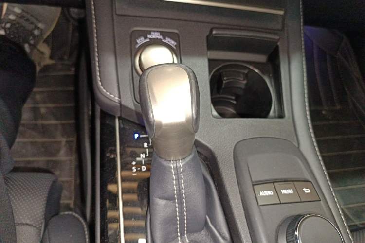 Used Lexus ES 2015 300h Comfort Edition
