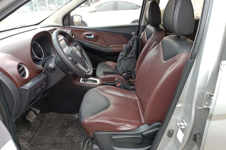 Used Venucia M50V 2019 1.6L CVT Luxury Edition
