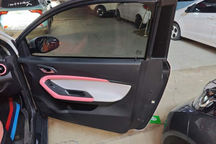 Used Chery Little Ant 2022 Revised Version Sweet Pink Edition Half-Sugar Version Lithium Iron Phosphate 30.7 kWh 30 kW 301 km
