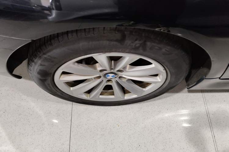 Used BMW 5 Series 2014 520Li Elegant Model
