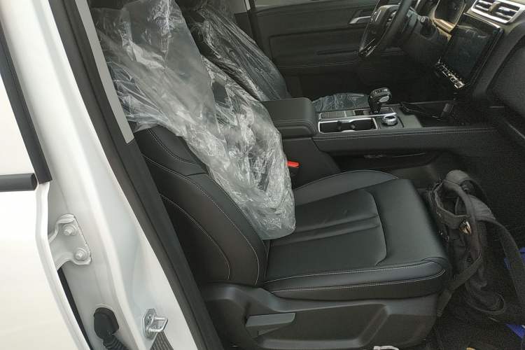 Used JMC DaDao 2024 All-Purpose Model 2.3T Diesel Automatic 4x4 Comfort Edition with Flat Cargo Bed
