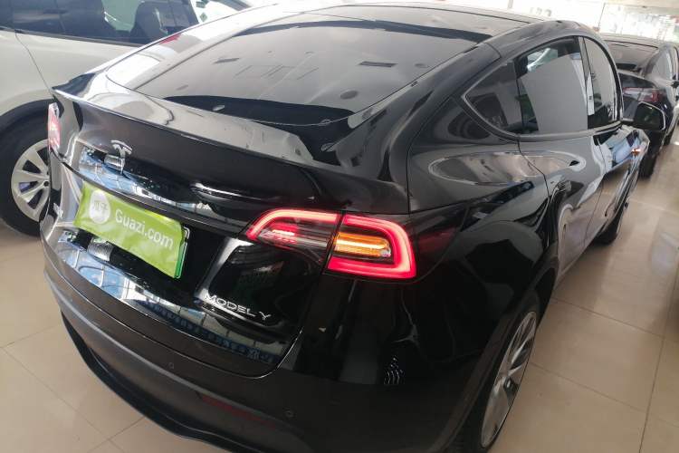 Used Tesla Model Y 2021 Long-Range All-Wheel-Drive Version
