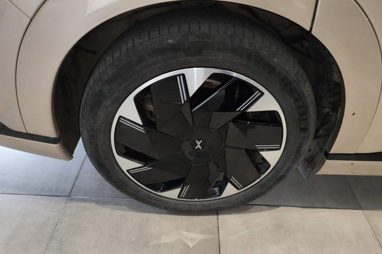 Used XPeng X9 2024 702 Ultra-Long Range Pro
