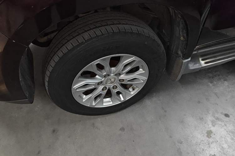 Used JMC Yusheng S350 2016 2.0T Automatic Two-Wheel Drive Gasoline Luxury Version with Sunroof 5 Seats
