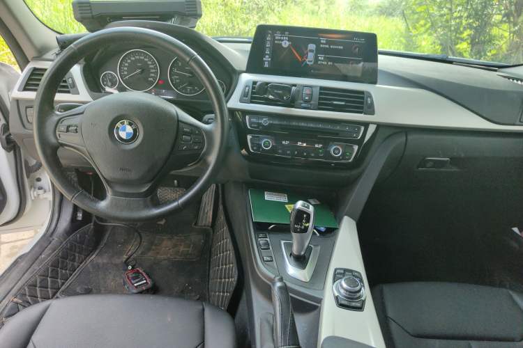Used BMW 3 Series 2016 320i Fashion Model
