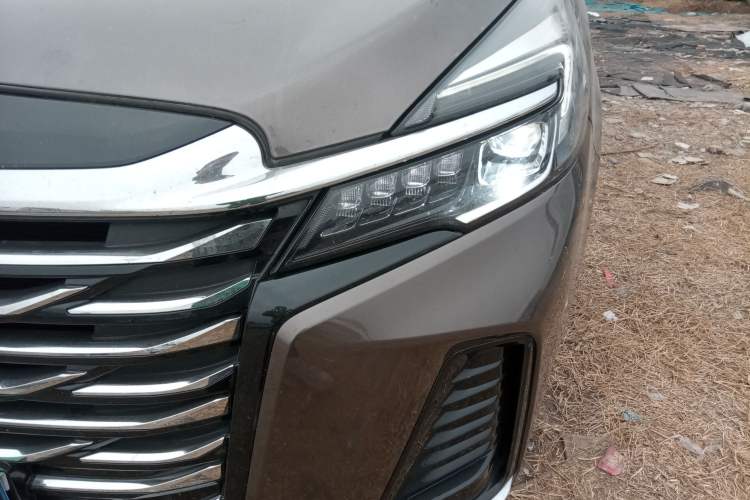 Used Buick GL8 2023 Land Executive Class Comfort Model
