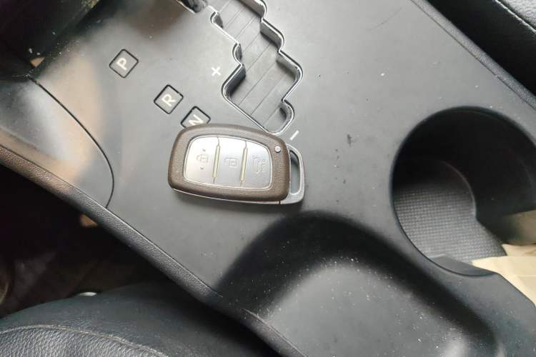 Used Hyundai ix35 2013 2.0L Automatic Two-Wheel Drive Smart GLS China IV Standard