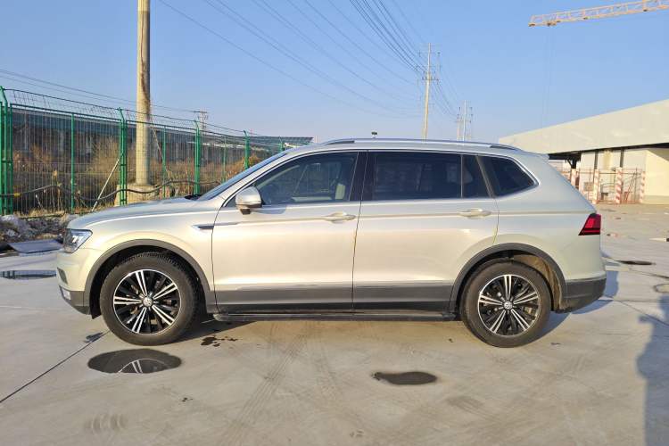 Used Volkswagen Tiguan L 2019 Updated Version 330TSI Automatic Two-Wheel Drive Panoramic Comfort Edition China VI Standard
