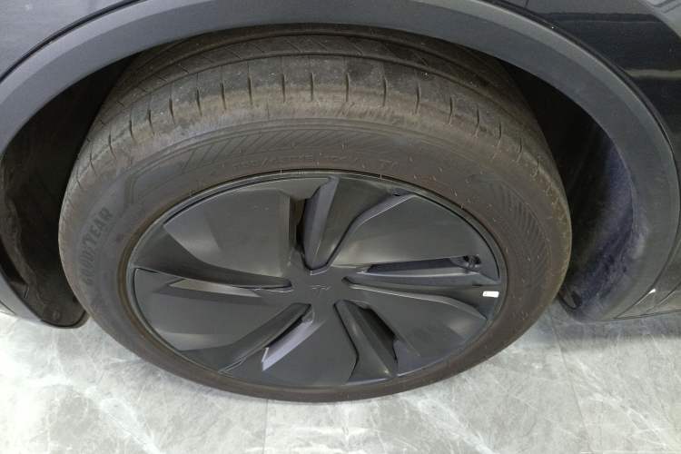Used Tesla Model Y 2025 Rear-Wheel-Drive Version
