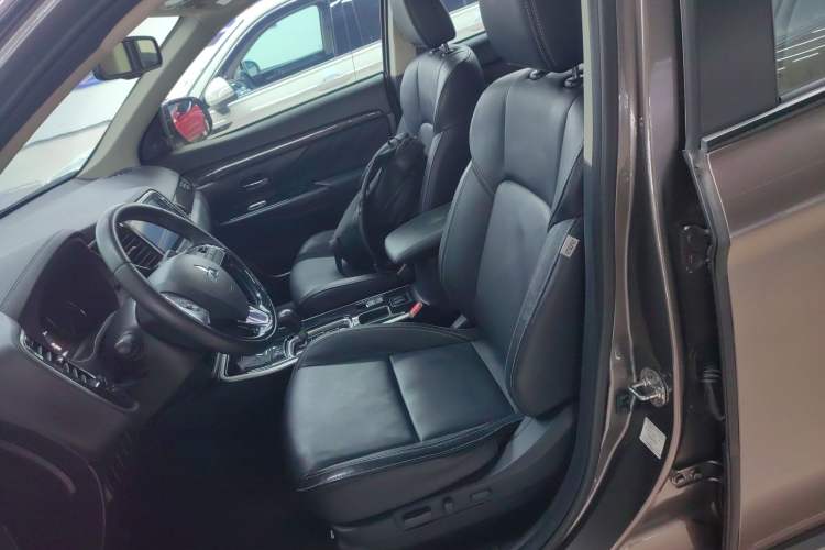 Used Mitsubishi Outlander 2020 2.0L Two-Wheel Drive Enjoyment Version 5 Seats
