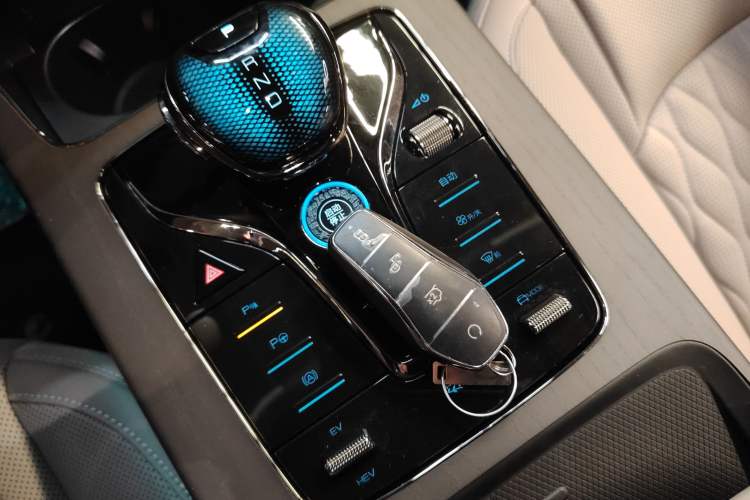 Used BYD Han 2025 DM-i Intelligent Driving Edition 125KM LiDAR Flagship Model
