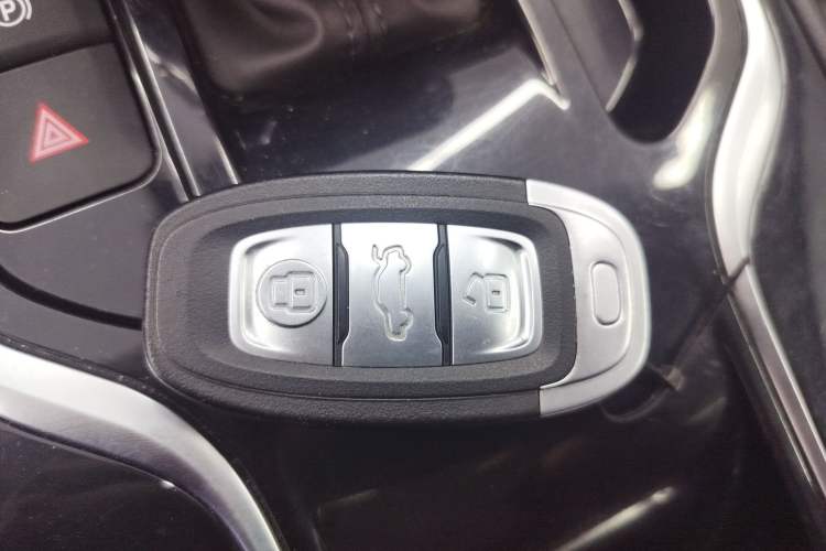 Used Hongqi E-QM5 2022 431 km Charge & Enjoy Edition
