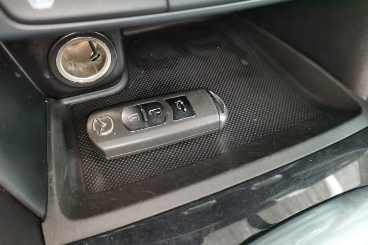 Used Mazda Atenza 2015 2.5L Blue Sky Prestige Edition
