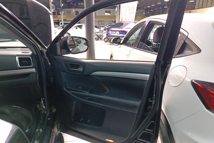 Used Toyota Highlander 2018 2.0T Four-Wheel Drive Luxury Version 7 Seats China VI Standard
