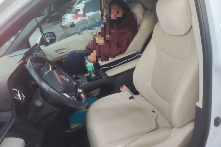 Used Toyota Sienna 2023 2.5L Hybrid Deluxe Edition