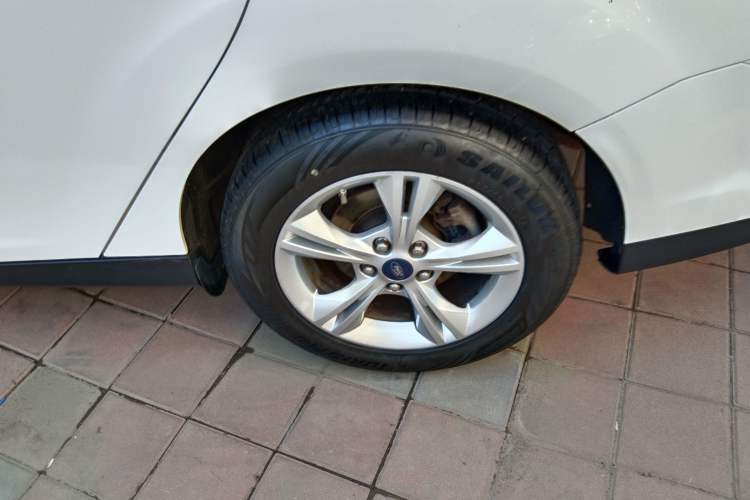 Used Ford Focus 2012 Sedan 1.6L Manual Fashion Edition
