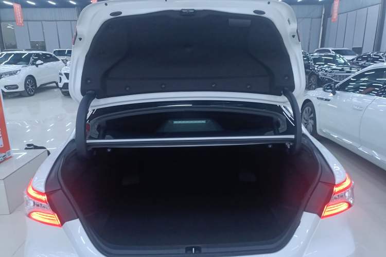 Used Toyota Camry 2021 2.0G Luxury Edition
