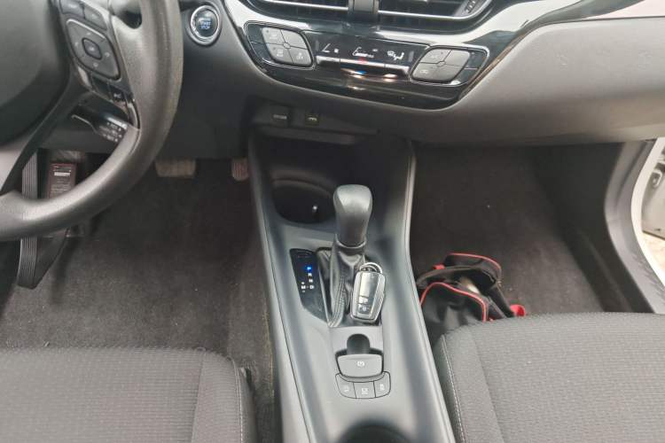 Used Toyota IZOA 2021 2.0L Enjoy Edition
