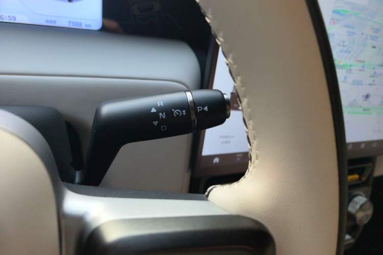 Used  V23 2025 401 Two-Wheel Drive Advanced Edition