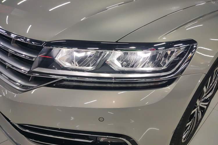 Used Volkswagen Phideon 2018 Revised Version 380TSI Two-Wheel Drive Business Edition
