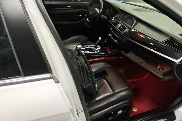 Used BMW 5 Series 2014 520Li Elegant Model
