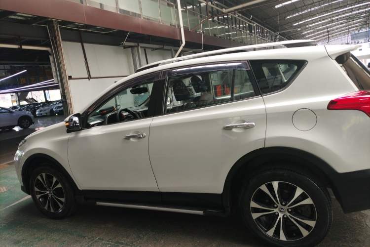 Used Toyota RAV4 2015 2.5L Automatic 4x4 Elite Edition
