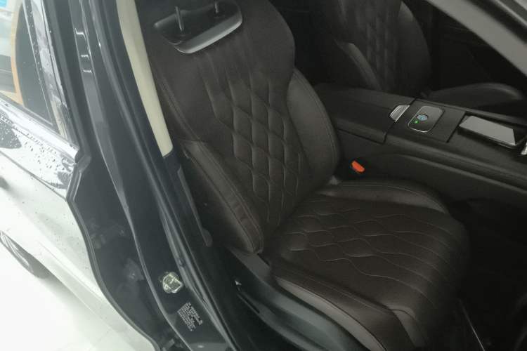 Used  Lanyue 2023 400T Two-Wheel Drive Starry Edition 7-Seater