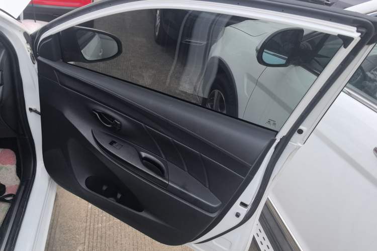 Used Toyota YARiS L 2022 1.5L CVT Leading PLUS Edition
