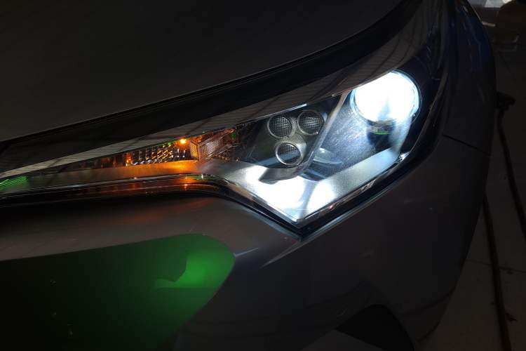 Used Toyota IZOA 2018 2.0L Yichi Version China VI Standard
