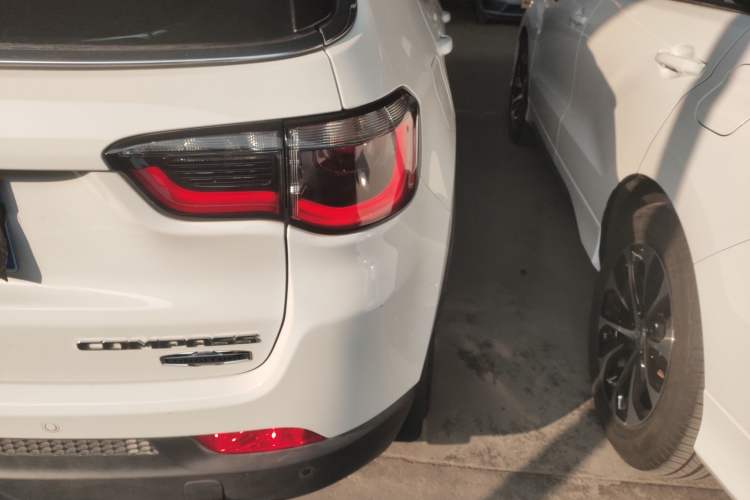 Used  Compass 2017 200T Automatic Enjoyment Version
