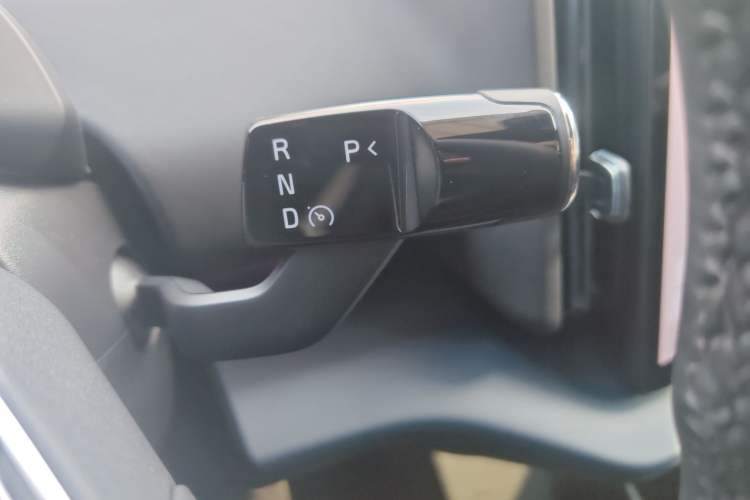 Used Volvo EX30 2025 Rear-Drive Long-Range Plus Model
