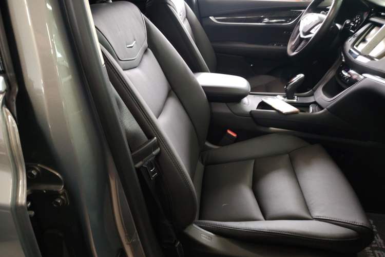 Used Cadillac XT5 2018 25T Luxury Model
