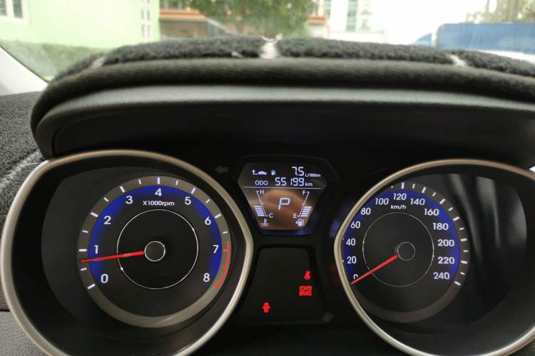 Used Hyundai Elantra (5th Generation / Langdong) 2016 1.6L Automatic Smart Version